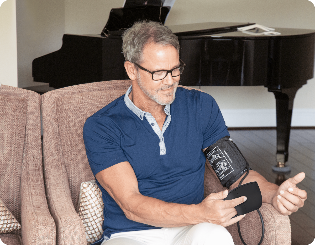 Patient measuring blood pressure at home with connected RPM device